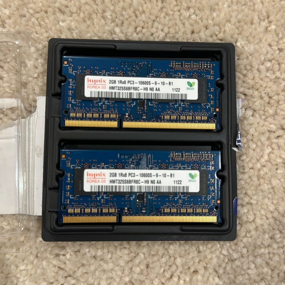 GENUINE HYNIX 2GB 1RX8 PC3 10600S LAPTOP MEMORY HMT325S6BFR8C (2-Pack)